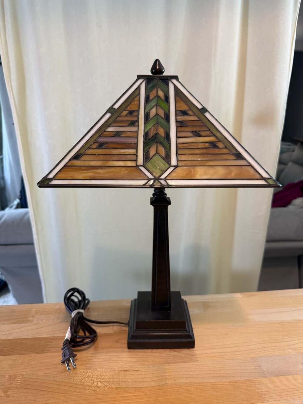 Mission Style Geometric Stained Glass Table Lamp *see description